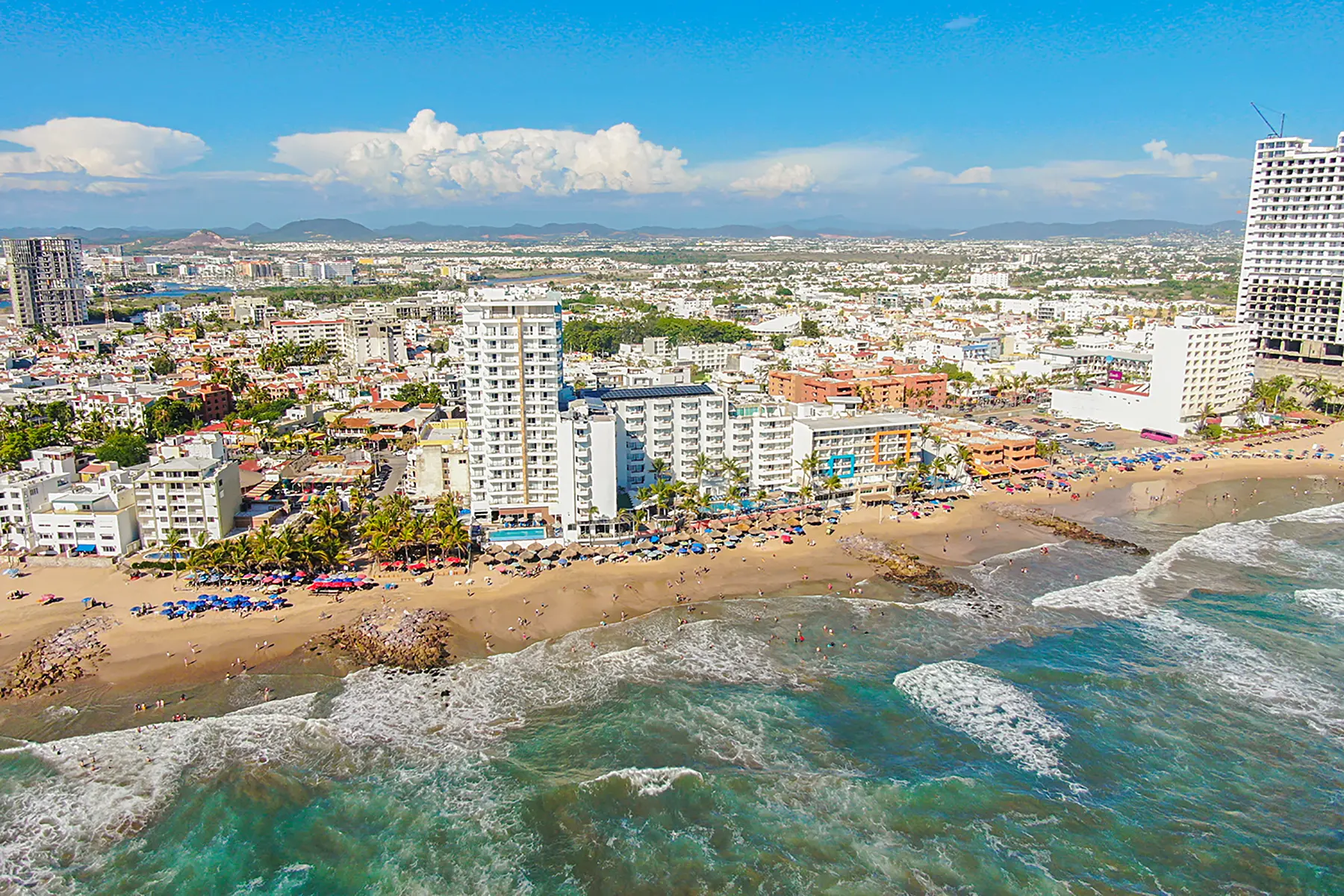 Playa Gaviotas en Zona Dorada Mazatlan a la altura del Hotel Oceano Palace